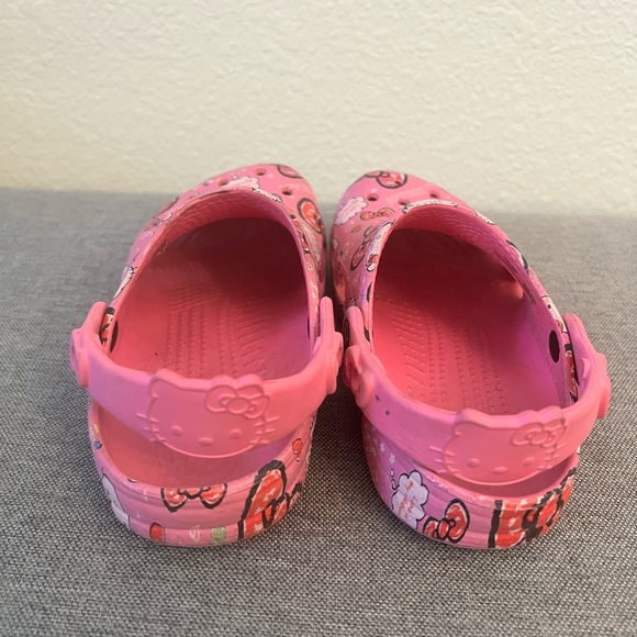 Hello Kitty Crocs - Picture 2 of 3